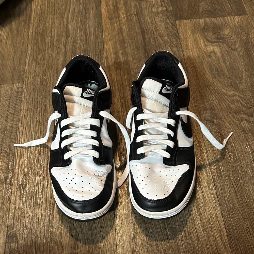 Nike Dunk Low sneakers